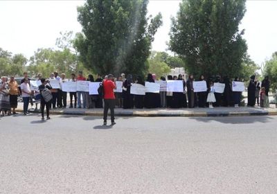 وقفة احتجاجية للمطالبة بمنع حمل السلاح في العاصمة عدن