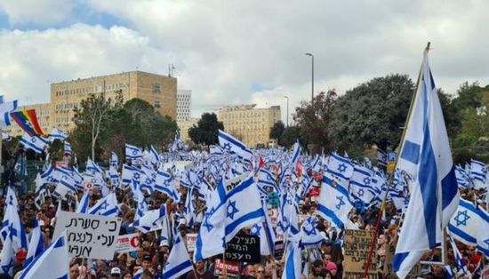 ترقب في إسرائيل.. تظاهرات بمطار بن غوريون الدولي