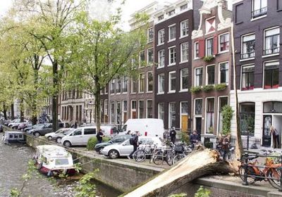 مقتل امرأة بعاصفة نادرة الحدوث في هولندا