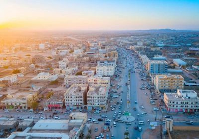 قتيل ومصاب في حادث طعن بعتق وهروب الجناة