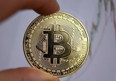 العملات الرقمية تهوي جماعيا وبيتكوين تفقد 1%