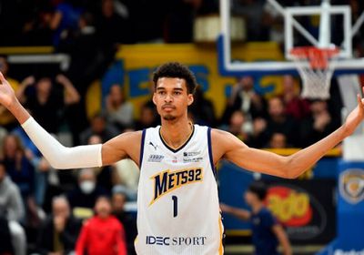 سبيرز تتهم أحد مرافقي السلة فيكتور ويمبانياما بصفعها