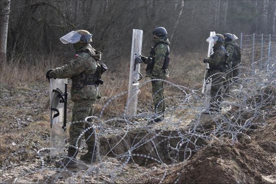 بولندا تنقل أكثر من ألف جندي إلى حدودها الشرقية