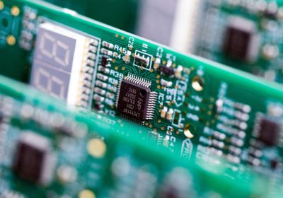 الصين تبلغ أمريكا وأوروبا بفرض ضوابط على صادرات معادن الرقائق