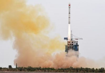 الصين تطلق قمرا اصطناعيا على صاروخ "لونغ مارش"