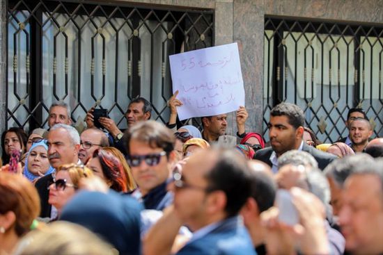 تونس تحجب رواتب 17 ألف مدرس بسبب احتجاج