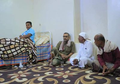 انتقالي وادي حضرموت يطمئن على جرحى اعتداء سيئون