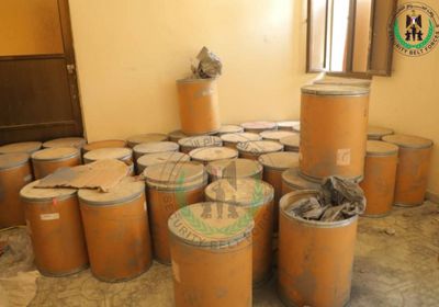 تفاصيل ضبط 4 أطنان وقود صواريخ في هنجر بالبريقة