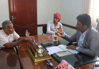 مباحثات لتفكيك هيكل الباخرة "شامبيون 1" بسواحل المكلا