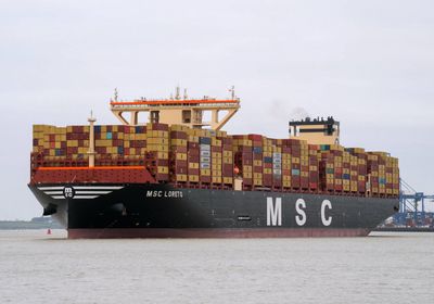 سفينة شحن ضخمة تجنح قبالة المملكة المتحدة