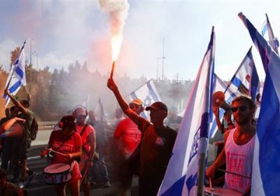 الاحتجاجات تغلق الطرق السريعة في إسرائيل