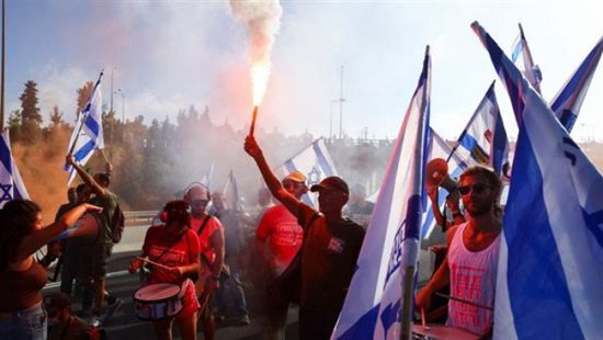 الاحتجاجات تغلق الطرق السريعة في إسرائيل