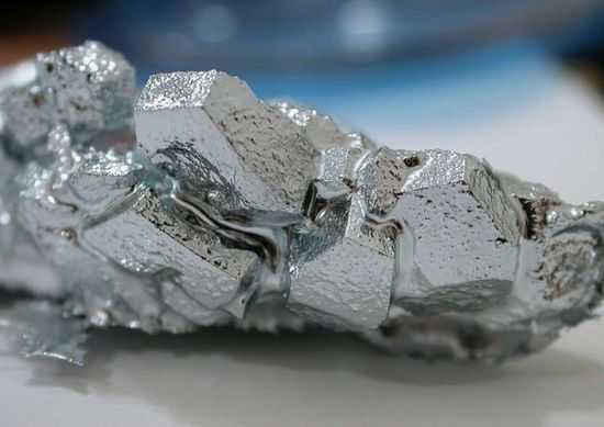 الصين تحظر صادرات الغاليوم والجرمانيوم وترفع أسعارهما عالميًا