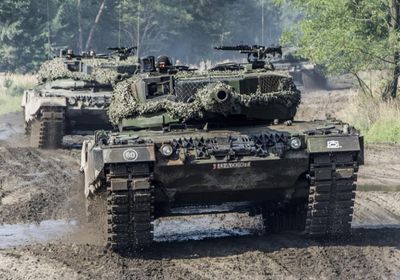 بريطانيا تزود أوكرانيا بذخيرة ومركبات