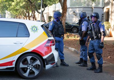 شرطة جنوب أفريقيا تلاحق متورطين بمقتل 6 أشخاص