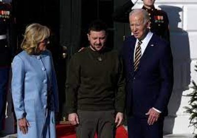 بايدن وزيلينسكي يبحثان استعداد واشنطن لبدء مفاوضات مع كييف