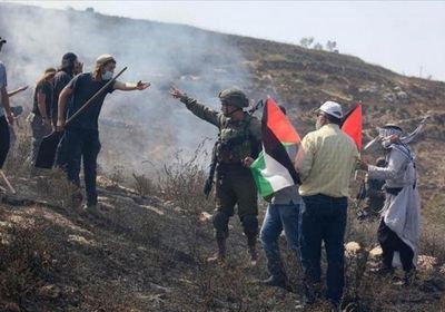 فلسطينيون يطردون مستوطنين حاولوا إقامة بؤرة استيطانية