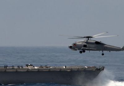 طائرة تابعة للبحرية الأمريكية تعبر مضيق تايوان