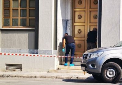 انفجار عبوتين حارقتين أمام محفل الماسونيين الكبير بأثينا