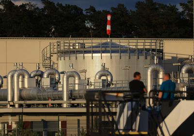 أسعار الغاز الأوروبية تتراجع مع زيادة المخزونات