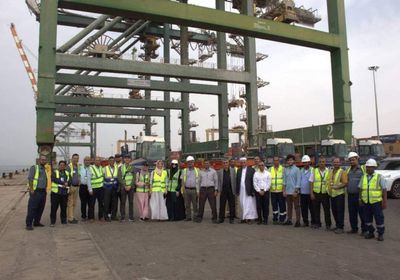 فريق بريطاني يتفقد احتياجات ميناء عدن للحاويات