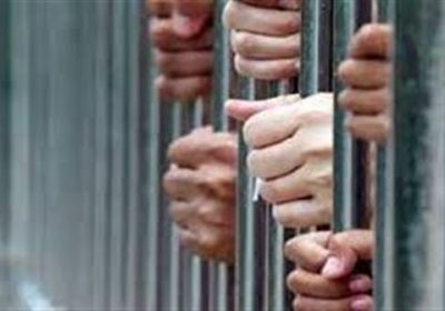 القبض على 3 يمنيين في السعودية: بحيازتهم 102 ألف قرص مخدرات