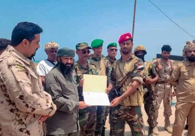 أحبطوا تهريب شحنة أسلحة.. تكريم أفراد نقطة رأس عمران غربي عدن