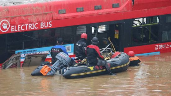 37 قتيلا في فيضانات بكوريا الجنوبية