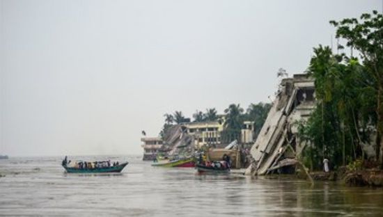 غرق قارب على متنه 20 شخصًا في نهر ببنجلادش