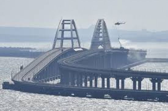 قتيلان مدنيان في هجوم على جسر القرم