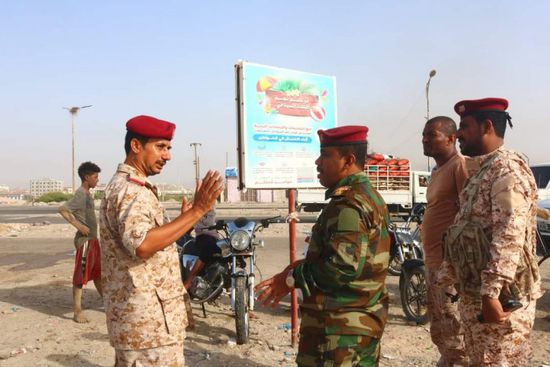 قائد خفر سواحل حضرموت يطمئن على انتشار القوات بموسم البلدة