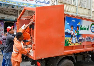 10 سيارات لجمع المخلفات مباشرة من محال وأسواق صيرة