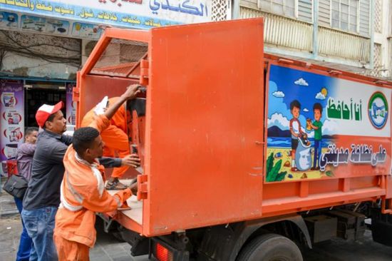 10 سيارات لجمع المخلفات مباشرة من محال وأسواق صيرة