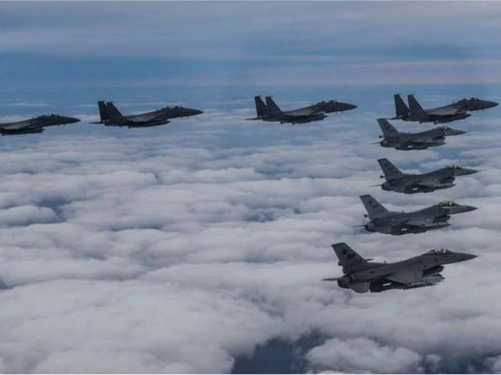 واشنطن تعتزم إرسال مقاتلات وبارجة حربية للشرق الأوسط