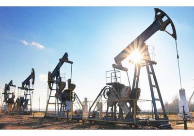 أسعار النفط ترتفع بشكل طفيف