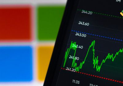 سهم مايكروسوفت يسجل رقمًا قياسيًا جديدًا