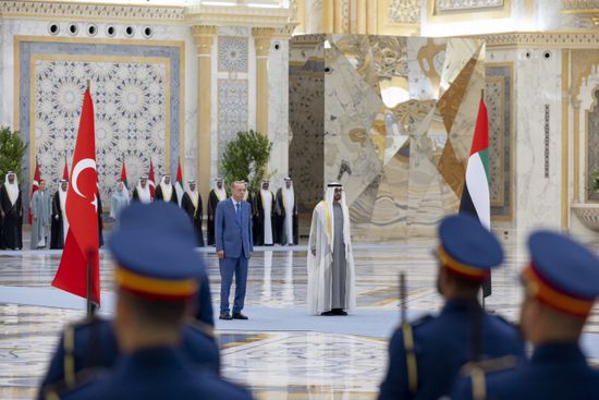 الشيخ محمد بن زايد يستقبل الرئيس التركي في أبو ظبي