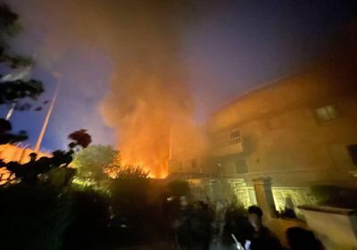 اقتحام السفارة السويدية بالعراق وإشعال النيران بها