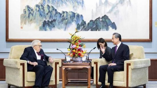 الرئيس الصيني يلتقي كيسنجر في بكين