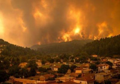 احتواء حرائق الغابات في اليونان 