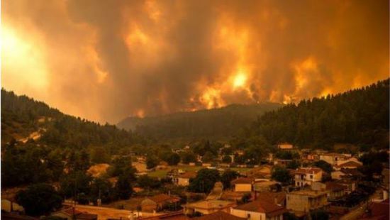 احتواء حرائق الغابات في اليونان 