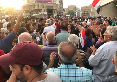 المئات يتظاهرون في بغداد
