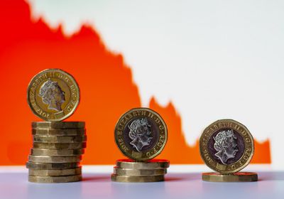 انخفاض عائدات السندات البريطانية مع تراجع توقعات الفائدة