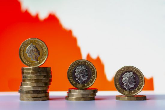 انخفاض عائدات السندات البريطانية مع تراجع توقعات الفائدة