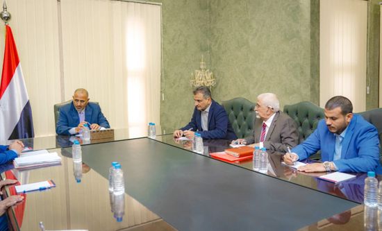 الرئيس الزُبيدي يوجه بإطلاق آلية تعزز قدرة إنتاج الكهرباء