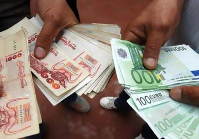 الدولار يستقر في الجزائر بالبنوك والسوق الموازية