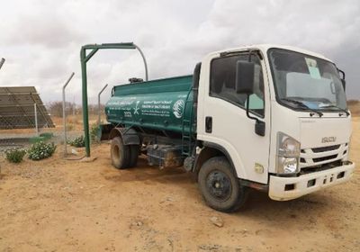 مركز "سلمان للإغاثة" يزود مديريات حجة بـ33 مليون لتر مياه