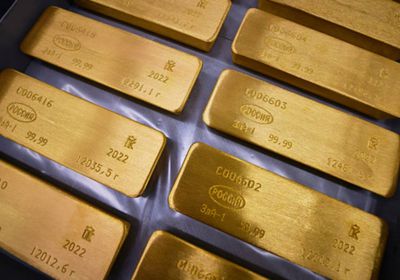 الذهب يستفيد من انخفاض الدولار ويصعد 0.3%