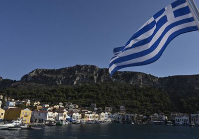 اليونان تخلي مدينتين كبيرتين في وسط البلاد بسبب الحرائق