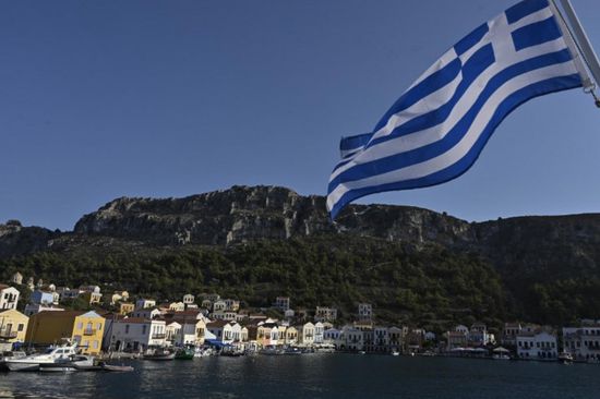 اليونان تخلي مدينتين كبيرتين في وسط البلاد بسبب الحرائق